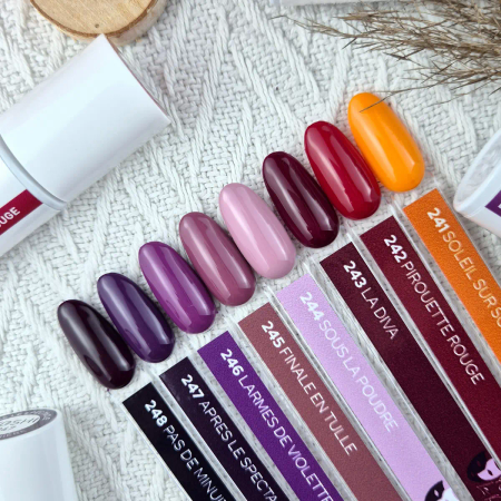 Yoshi Lakier Hybrydowy 243 La Diva UV LED 6 ml